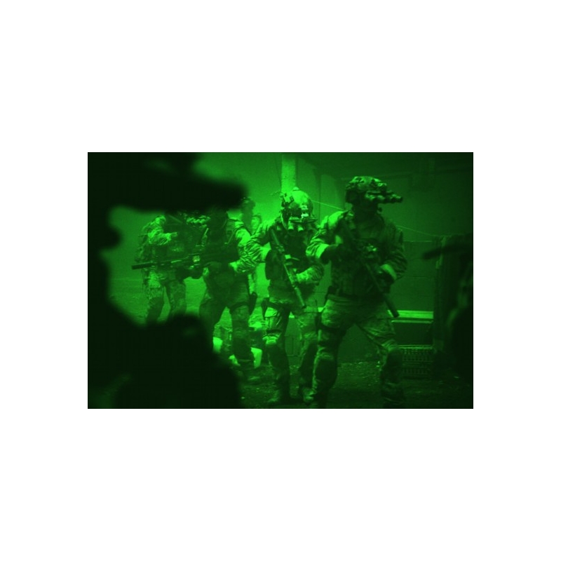 揭开夜视仪的秘密：图像增强的工作原理